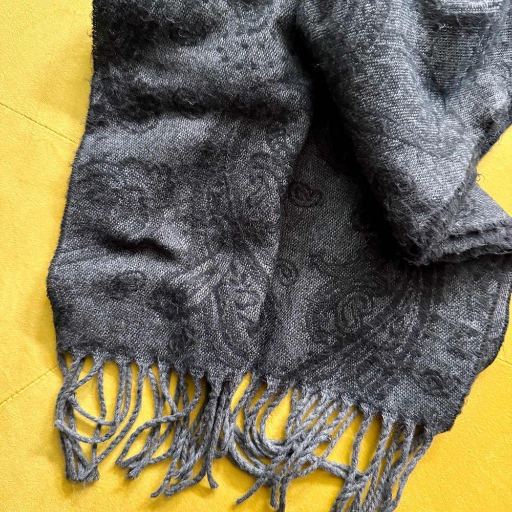 Neiman Marcus cashmere scarf